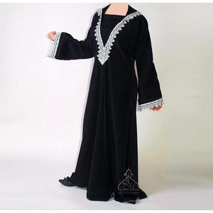 Abaya noire en dentelle grise, look élégant pour l'été - Product Image 1