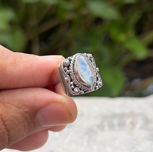 แหวนเงินแท้ 925 ประดับมูนสโตนสีรุ้ง งานแฮนด์เมด สไตล์โบฮีเมียน ของขวัญประจำเดือนมิถุนายน สำหรับผู้หญิง - Product Image 4