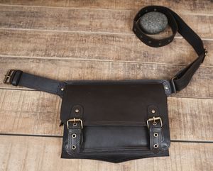 Sac banane en cuir de vachette vintage avec logo personnalisé Sac banane pour hommes Fermeture à glissière Fonction antivol Forme d'oreiller LWB-0123 - Product Image 5