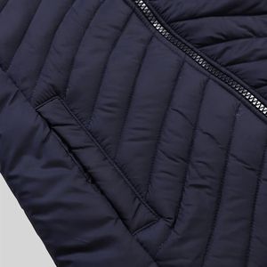 เสื้อแจ็คเก็ตบอมเบอร์ผู้หญิงแบบเย็บต่อผ้า  ทรงวาร์ซิตี้  ปักโลโก้ตามสั่ง  หนังด้านนอกบาง  ดีไซน์กลับด้านได้  แขนยาวเต็มตัว - Product Image 2