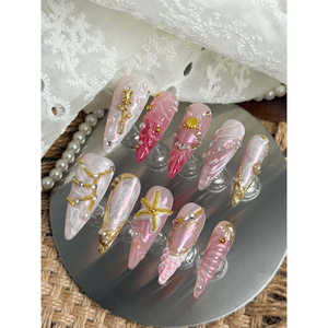 Queen of the Seas Press on Nail Art, design royal pour la décoration des ongles - Product Image 3