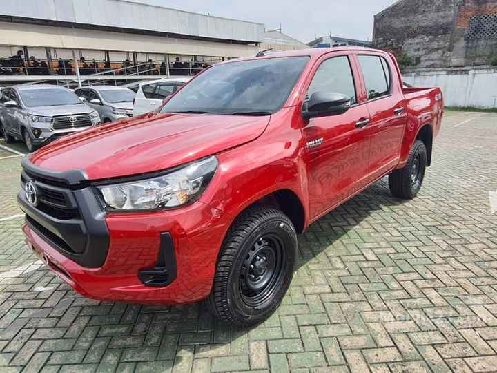 Toyota Hilux (2012-2016) - Affordable Used Cars with Good Mileage
