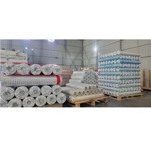 Taille personnalisée blanc-noir couleur étanche à l'humidité film étirable PE film rétractable matériau souple LLDPE emballage en plastique sans impression - Product Image 1