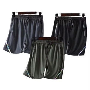Shorts de sport amples et décontractés en polyester pour homme avec poche téléphone, écologiques, respirants, à cordon de serrage, séchage rapide, style urbain - Product Image 1