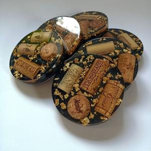 Ensemble de sous-verres élégant en résine avec finition brillante idéal pour la décoration intérieure moderne, contemporaine et minimaliste - Product Image 4