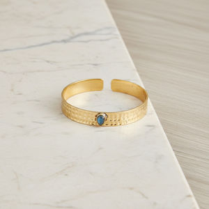 กำไลข้อมือทองชุบลายตอกประดับด้วยลาบราโดไรต์ทรงหยดน้ำ - Product Image 3