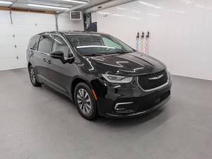 Venta de autos Chrysler Pacifica Plug-In Hybrid Select Select 4dr Mini-Van usados en oferta. - Product Image 3
