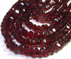 Cuentas Facetadas de Granate Rojo Natural de Mozambique de Alta Calidad, 6-8 mm, Piedras Preciosas en Forma de Cubo, 17 Pulgadas de Largo para la Fabricación de Joyas - Product Image 3