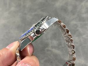 Reloj de buceo automático de acero inoxidable de alta calidad para hombre con esfera negra, movimiento mecánico resistente al agua - Product Image 3