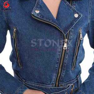 Vestes classiques décontractées en denim à col unique pour femmes Veste en jean bleue délavée pour femmes - Product Image 2