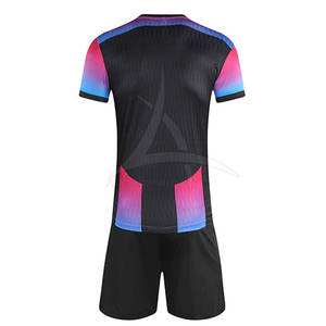 ชุดเล่นฟุตบอลสำหรับผู้ใหญ่100% น้ำหนักเบาทำจากโพลีเอสเตอร์ออกแบบโลโก้ได้ตามต้องการ - Product Image 2