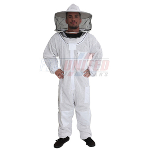 Costume d'apiculture avec voile de style escrime et design ventilé Costume d'apiculteur respirant avec fermeture éclair avant et gants de sécurité - Product Image 3