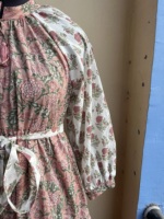 Robe décontractée en velours côtelé 100 % coton, col mandarin, manches longues, broderie florale, ceinture asymétrique à pompons, coupe trapèze, éco-responsable