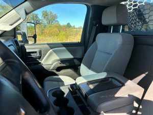 COMPRE AHORA Camioneta de Servicio Mecánico Silverado 5500HD USADA, LIMPIA, AÑO 2020, Motor Duramax 350HP, Transmisión Automática de 6 Velocidades, LISTA PARA ENVIAR a Todo el Mundo - Product Image 2