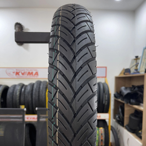 Pneu de scooter sans chambre à air K334A 70/90-17 80/90-17 de KUMATIRE, performance urbaine fiable - Product Image 1