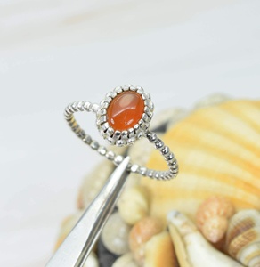 Anillo de Compromiso Minimalista de Plata de Ley 925 Hecho a Mano con Cornalina Roja, Joyería Fina Ecológica, Ideal para Regalo - Product Image 2