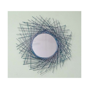 Miroir mural artisanal en fer moderne, décoration murale circulaire en métal, œuvre d'art, pièce maîtresse, à distancer des autres murs - Product Image 1