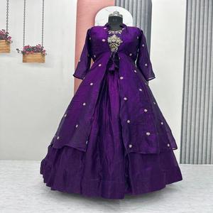 Top corto de seda Fendy de diseñador Premium con trabajo de hilo bordado a mano pesado combinado con encogimiento de hombros y forro de algodón suave ropa de fiesta - Product Image 3