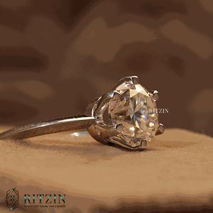 Anillo de compromiso estilo solitario diamante corte redondo para mujer - Product Image 4