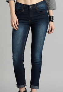 Jeans délavés pour femmes pantalon en denim coupe skinny pour jeunes femmes marque personnalisée avec un prix de gros bon marché pantalon en jean de bonne qualité - Product Image 3