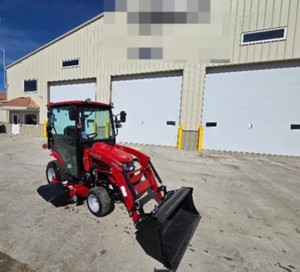 Tractor CASE IH FARMALL 25SC para Uso Agrícola con Bomba de Transmisión por Engranajes y Caja de Cambios - Product Image 1