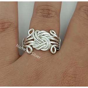 Anillo de Nudo Celta Hecho a Mano en Plata de Ley 925, Estilo Étnico, Nudo de Amor Infinito, Elegante Joyería Fina, Regalo para Ella - Product Image 1