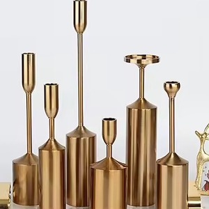Porte-bougie élégant en métal doré, parfait pour la décoration festive, les cadeaux et la décoration intérieure moderne, fabriqué à la main en Inde - Product Image 5