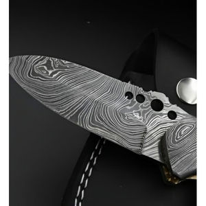 Cuchillos de bolsillo plegables de madera Cuchillo plegable de acero de Damasco personalizado hecho a mano con acero de Damasco y cuchillos de bolsillo con mango de madera - Product Image 6