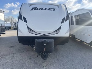 Autocaravana Keystone RV B-u-l-l-e-t 243BHS usada del 2021, lista para vender. - Product Image 2