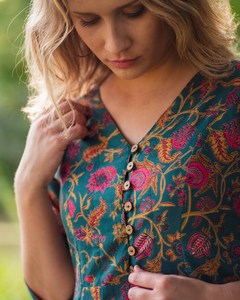 Vestido bohemio hasta la pantorrilla con estampado floral de bosque, verde y rosa, informal, para ocasiones especiales - Product Image 4