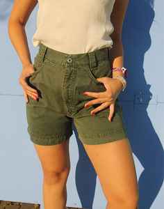 Pantalones cortos vaqueros de talla S vintage Pantalones vaqueros para otras manualidades Pantalones cortos - Product Image 2