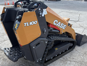 Chargeuse compacte sur pneus Case TL100, mini-chargeuse frontale diesel robuste avec moteur FPT haute performance et système PLC - Product Image 5