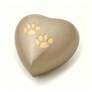 Urnes de crémation de coeur en laiton avec la conception blanche d'empreinte de patte et la couleur pourpre finie pour les urnes humaines de forme de coeur de cendres. - Product Image 4