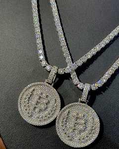 3Ct redondo Real Moissanite personalizar carta hombres colgante 14K chapado en oro amarillo - Product Image 2