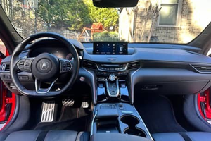 TLX SUV 2022 Automatique AWD Cuir R18 Diesel Essence Aspiration naturelle Volant à gauche Clair Foncé - Product Image 3