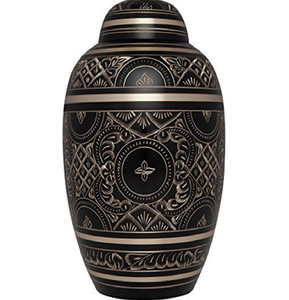 Urna de cremación negra y dorada con un patrón floral de estilo vintage. Disponible a precio mayorista. - Product Image 4
