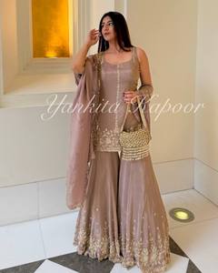 Heavy Party Wear Crêpe Soie Séquence Broderie Top Manches Longues et Sharara Avec Heavy Georgette Broderie Travail Dupatta - Product Image 6