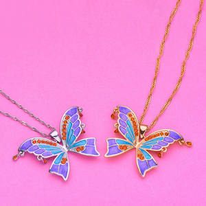 สร้อยคอผีเสื้อ Medsor Exquisite ประดับด้วยคิวบิกเซอร์โคเนียหลากสีสัน ดีไซน์เรขาคณิต วัสดุโลหะผสมและทองเหลือง เหมาะสำหรับเป็นของขวัญ สร้อยแบบกล่องทันสมัย - Product Image 2