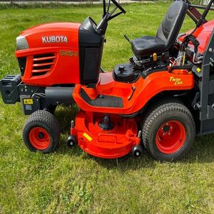 Cortacésped original Kubota G26 Diseño moderno Grado industrial de 2 tiempos para grandes propiedades - Product Image 2