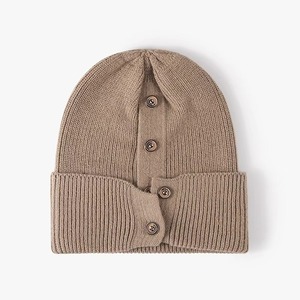 Gorro deportivo con logotipo bordado de punto personalizado de nuevo estilo a la moda 2025, gorro con diseño de botón OEM personalizado, gorros deportivos - Product Image 3