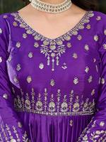 Costumes de créateur Anarkali avec Dupatta pour dames Nouveau travail de broderie lourde de style pakistanais pour la fête Fancy Kurtis