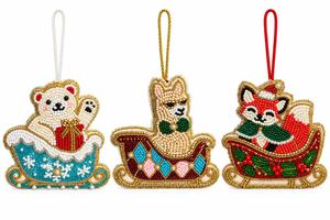 Vente en gros Samaira Leo Ornement de Noël suspendu personnalisé avec perles colorées, motif 'Sleigh Friends', décoratif pour sapin de Noël et fêtes - Product Image 3