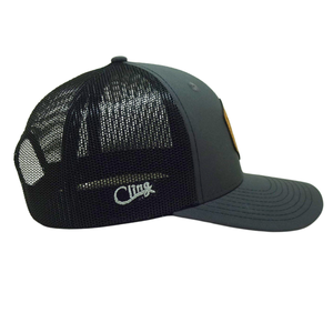 Sombrero de camionero de 6 paneles gris negro al por mayor, parche con logotipo de cuero, personaliza tu propio logotipo en el lado izquierdo, ala plana, hebilla de un solo pecho - Product Image 4