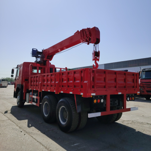 Camion de fret Howo PC200-8 d'occasion de bonne qualité et à prix abordable, modèle 2022, 20T, avec grue de 10T, moteur diesel Euro III, caméra arrière 360° - Product Image 6