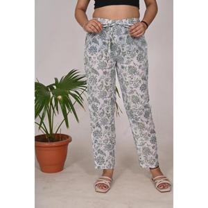 Pyjama à imprimé floral pour femmes Pantalon de nuit en coton avec taille élastique Pyjama de nuit respirant et léger - Product Image 3