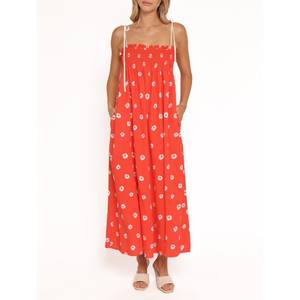 ชุดมินิเดรสสำหรับผู้หญิง ออกแบบมาเพื่อตู้เสื้อผ้าที่ใส่ใจเทรนด์ มอบลุคที่ดูดี สง่างาม ใส่ได้หลากหลายโอกาส และให้เสน่ห์ทันสมัย - Product Image 1