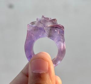 Anillo de piedras preciosas de amatista natural Anillo de piedras preciosas talladas a mano con diseño de Rosa Regalo especial para ella o él Anillo de declaración - Product Image 4