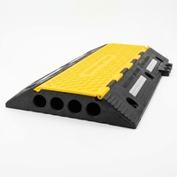 Rampe de protection de câbles en caoutchouc jaune et noir à 4 canaux Wesure Safety S1330 - Protection de câbles routiers robuste pour entrepôts et événements