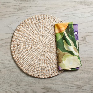 White charger plate crafted from water hyacinth fibers wholesale cost high quality <b>place</b> <b>mats</b> - Product Image 3