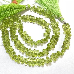 Cuentas de Briolette con forma de gota de pera facetada de peridoto natural, piedras preciosas naturales de calidad AAA para joyería - Product Image 1